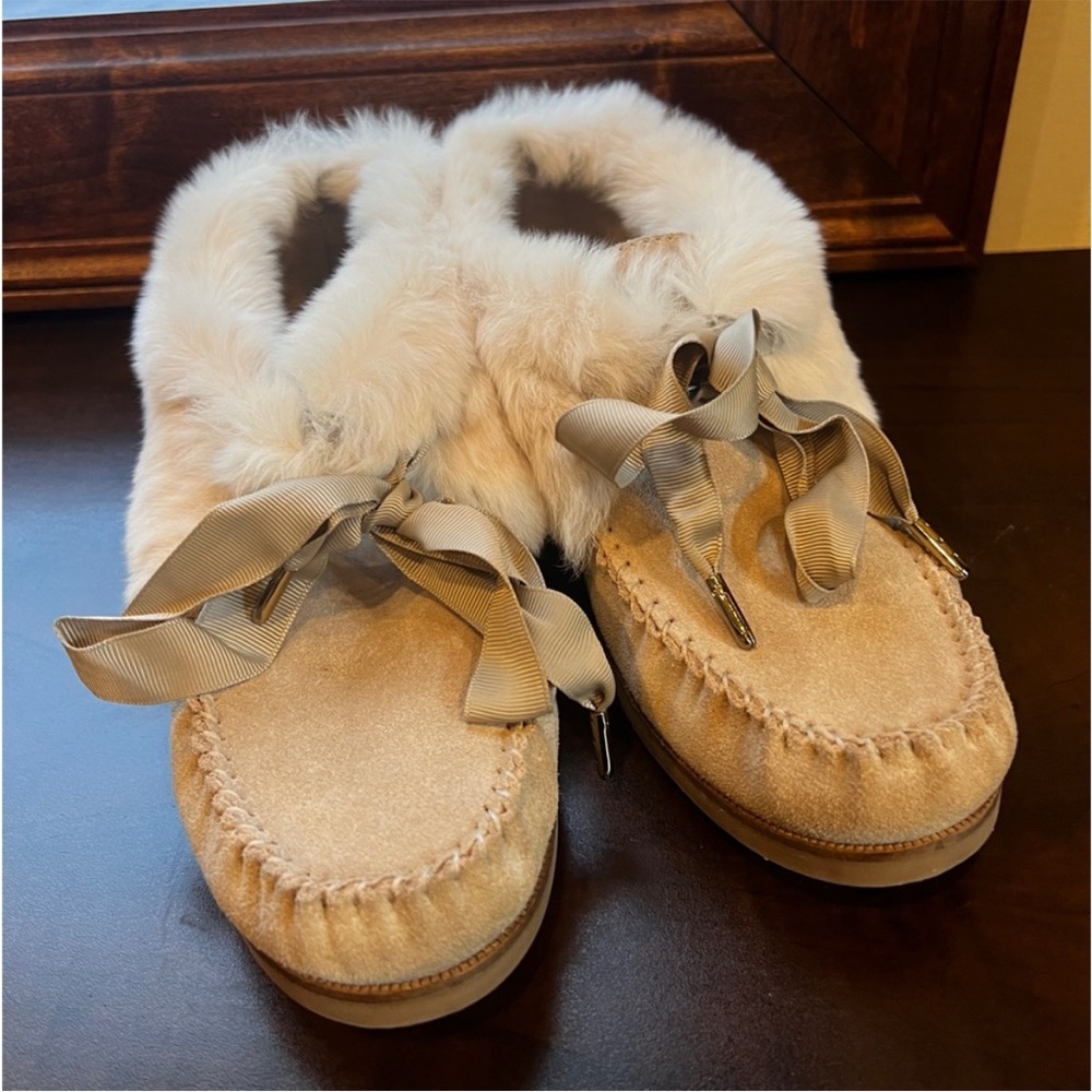 NWOT never worn, cozy TB moccasins